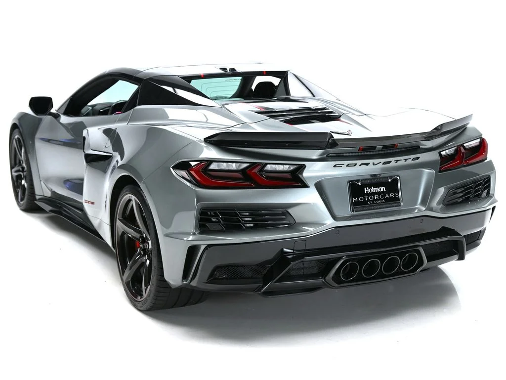 Used 2024 Gray Metallic Chevrolet Z06 image 5