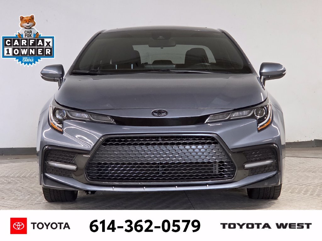 Used 2022  Toyota SE image 2