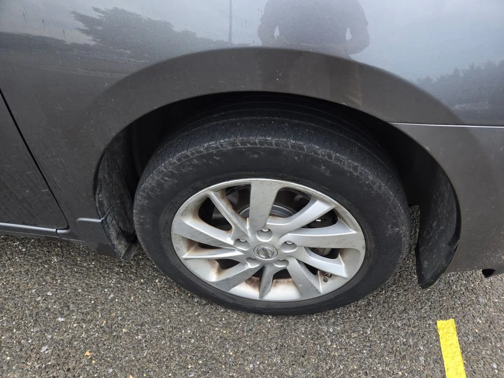 Used 2015 Gray Nissan SV image 13