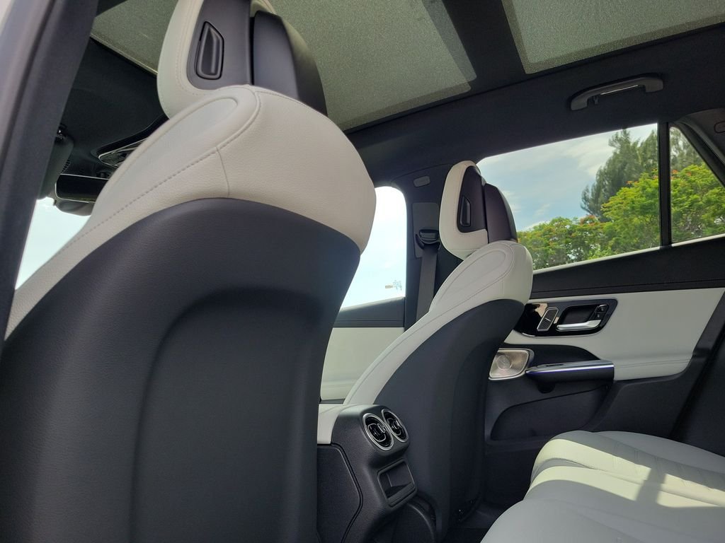 New 2027 MANUFAKTUR Alpine Grey Mercedes-Benz GLC 300 image 11