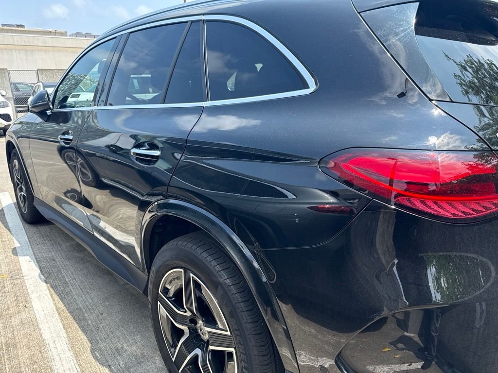 Used 2026 Black Mercedes-Benz GLC 300 image 4