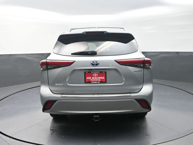 Used 2021 Silver Toyota Platinum image 7