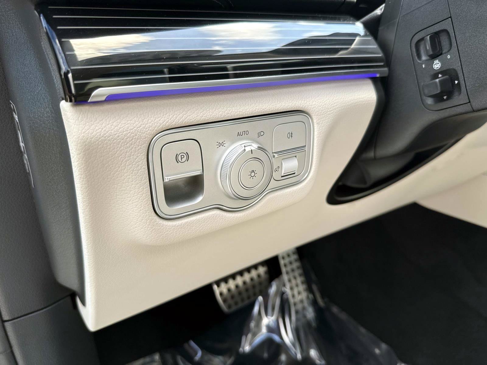 Certified Used 2026 Moonlight White Mercedes-Benz 450 image 22
