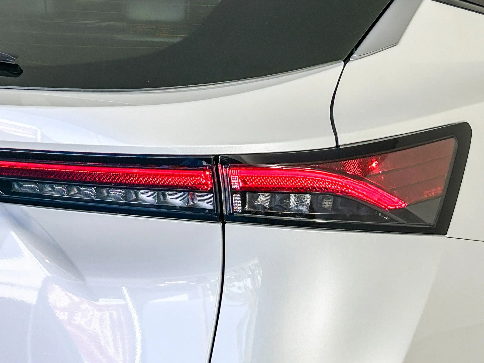 Certified Used 2024 White Nissan ENGAGE image 9
