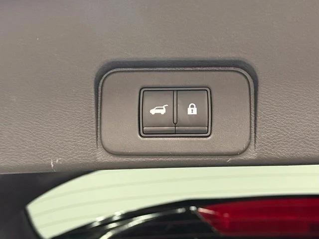 Used 2021 White Nissan Platinum image 33