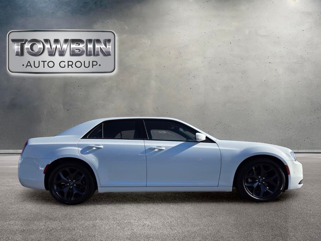 Used 2023 White Chrysler S image 3