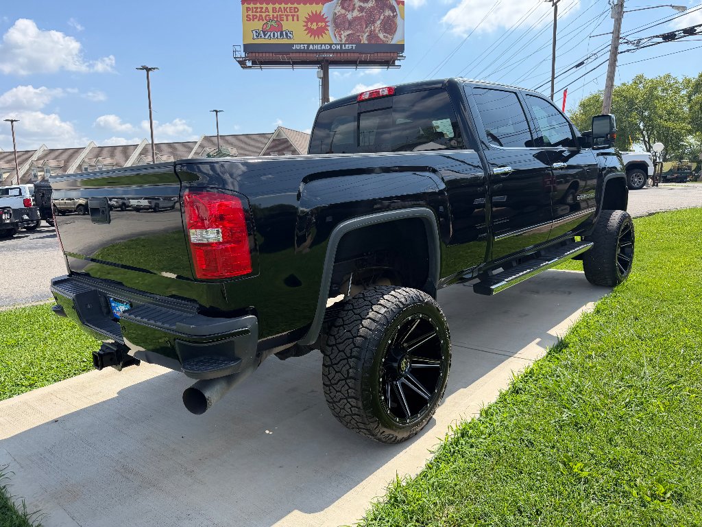 Used 2018 Onyx Black GMC Denali image 4