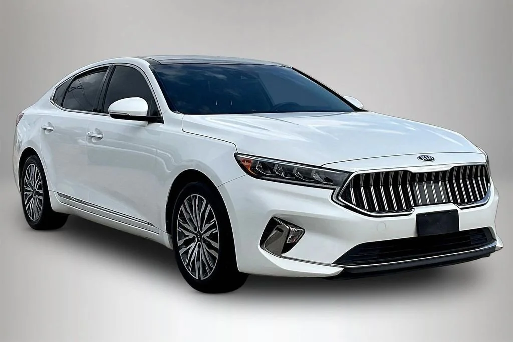 2020 Kia Cadenza Technology's photo