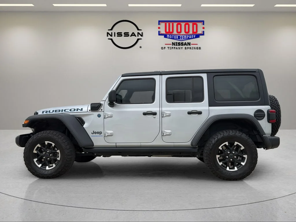 Used 2024 Silver Zynith Clearcoat Jeep Rubicon image 5