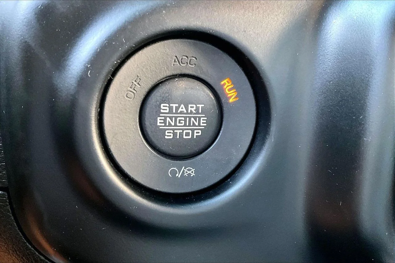 Used 2021 Black Jeep Sahara image 26