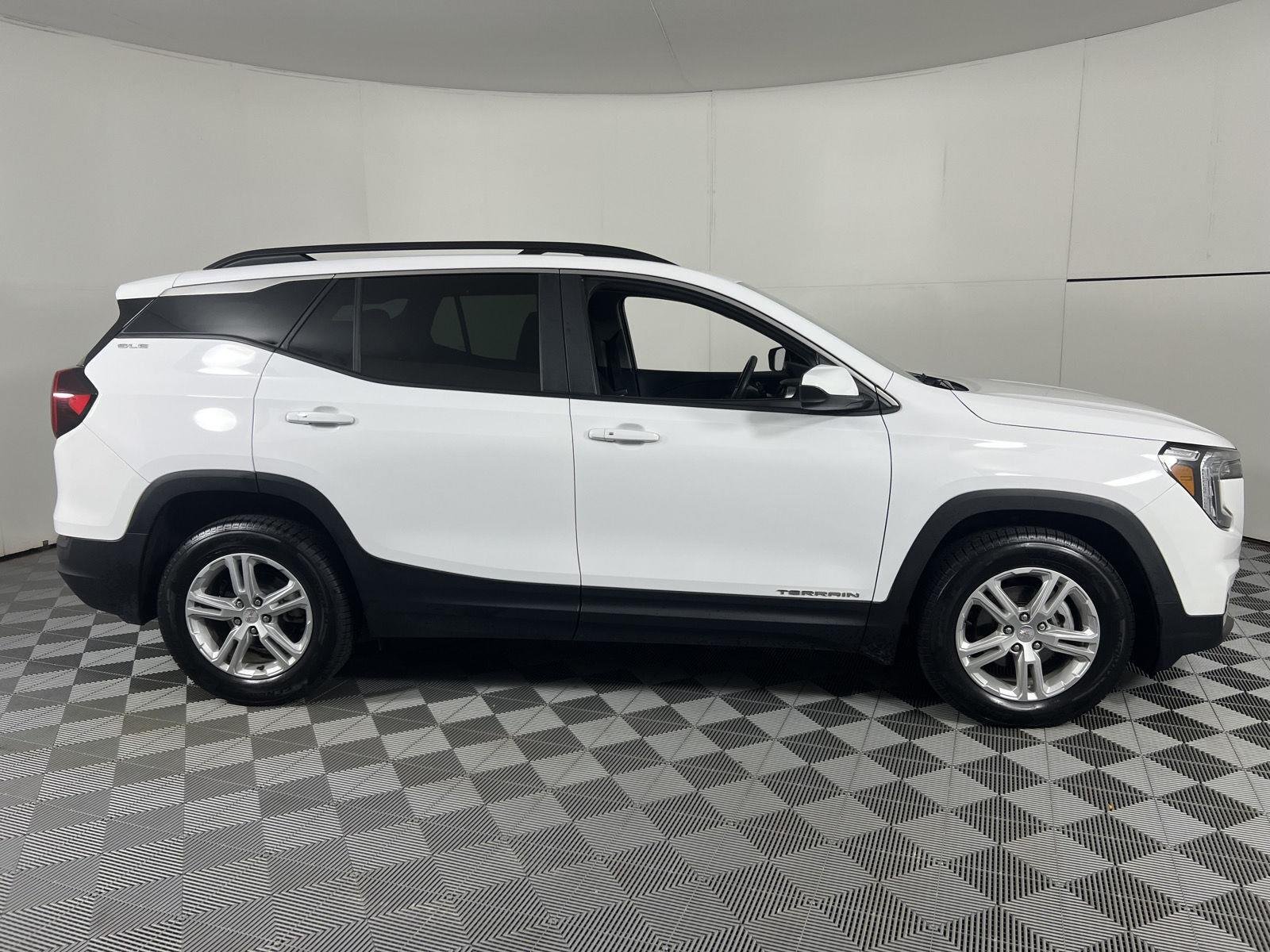 Used 2024 Summit White GMC SLE image 12