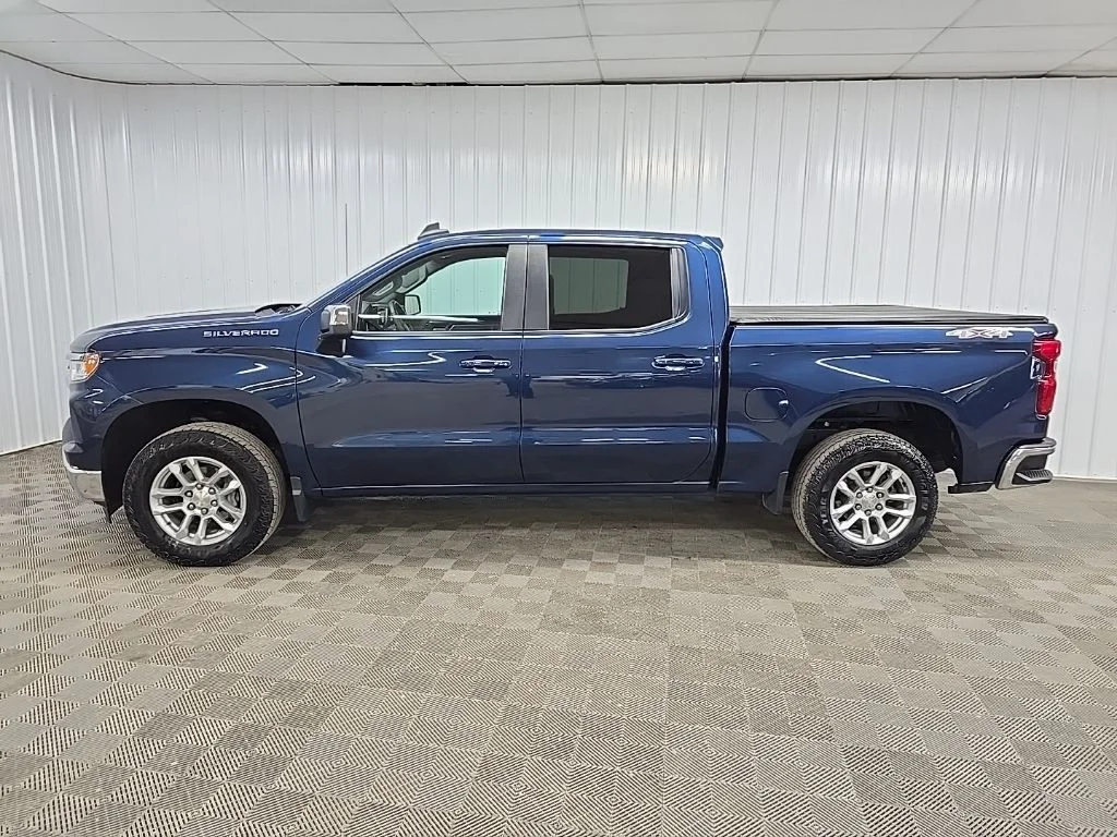 Used 2023 Blue Chevrolet LT image 5
