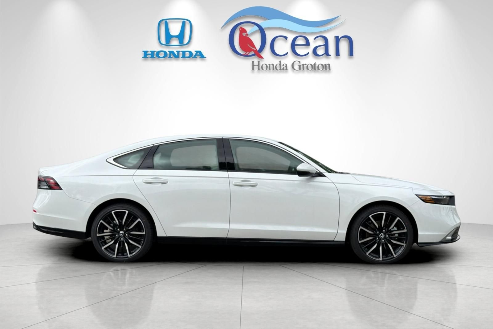 New 2026 Platinum White Pearl Honda Touring image 6