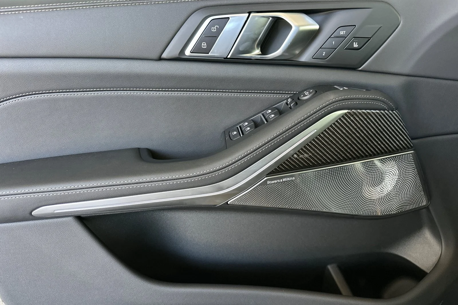 New 2026 Black Sapphire Metallic BMW M60i image 10