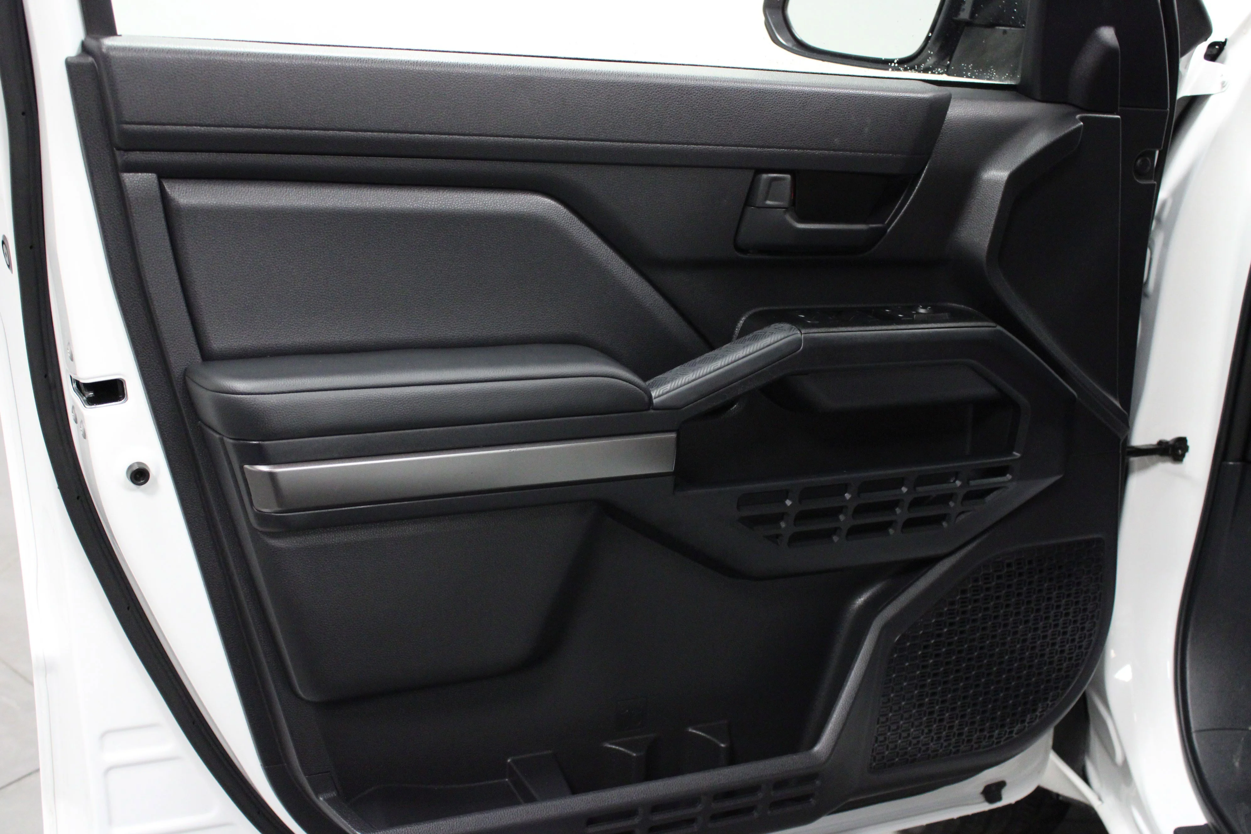Used 2025 Ice Toyota SR5 image 11