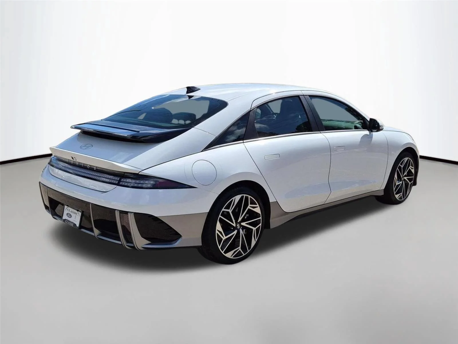 Used 2024 Serenity White Hyundai SEL image 5