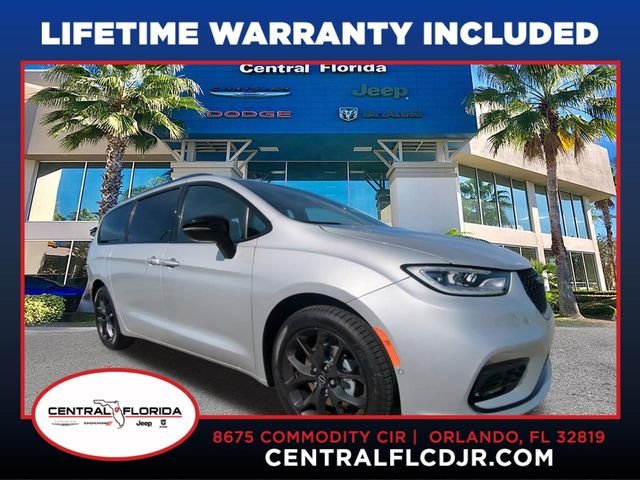 2026 Chrysler Pacifica Select's photo
