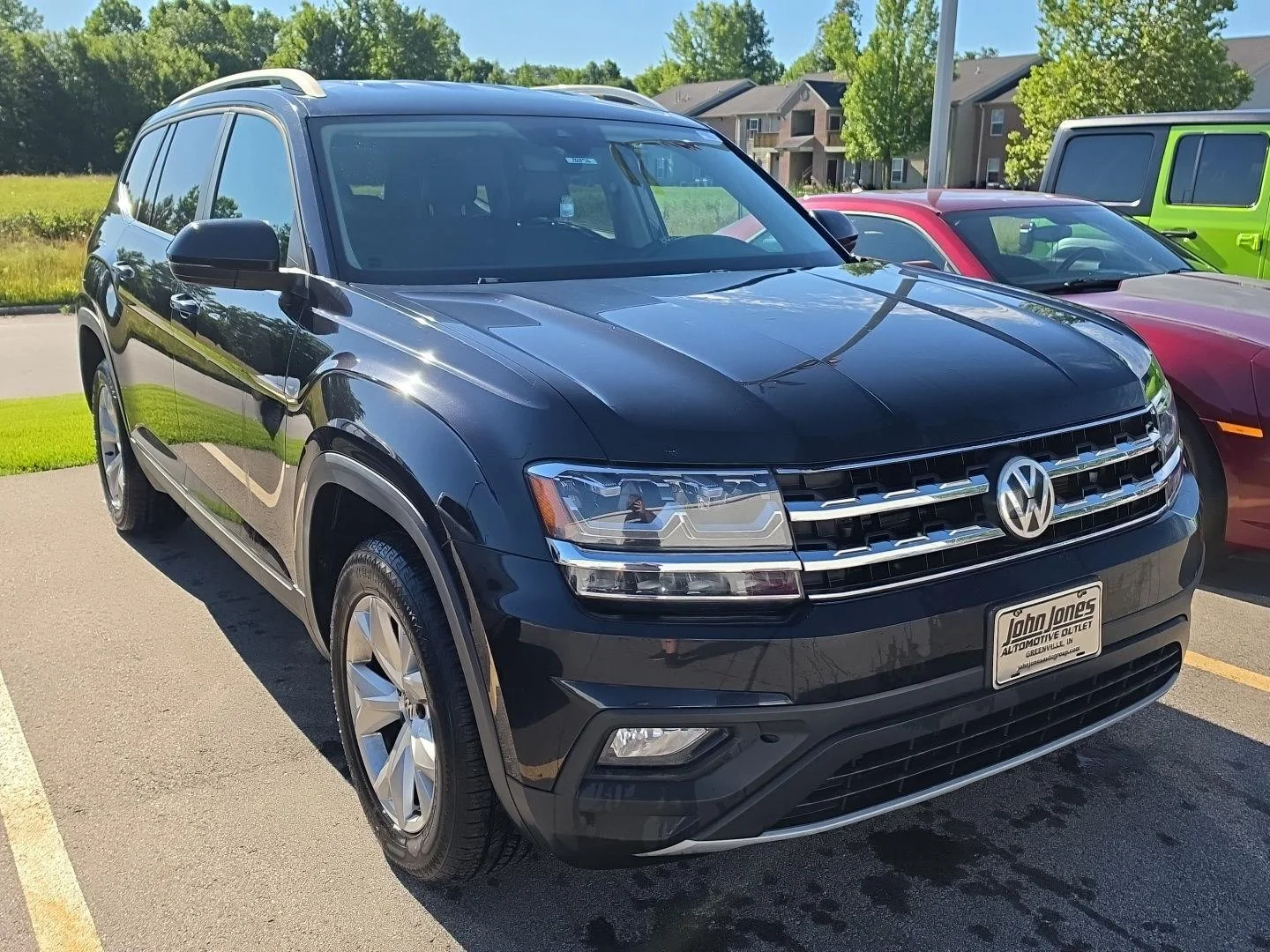 Used 2018 Deep Black Pearl Volkswagen 3.6L V6 SE w/Technology image 2