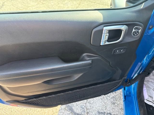 Used 2024  Jeep Sport S image 13