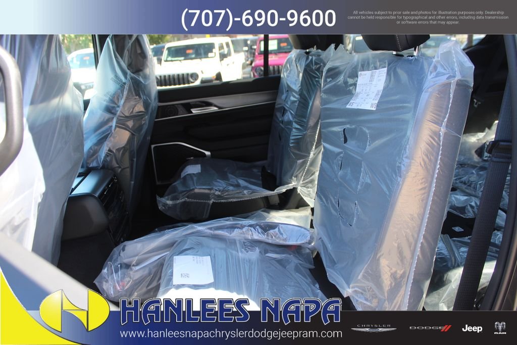 New 2026 Baltic-Gray Metallic Clear-Coat Exterior Paint Jeep Upland image 15
