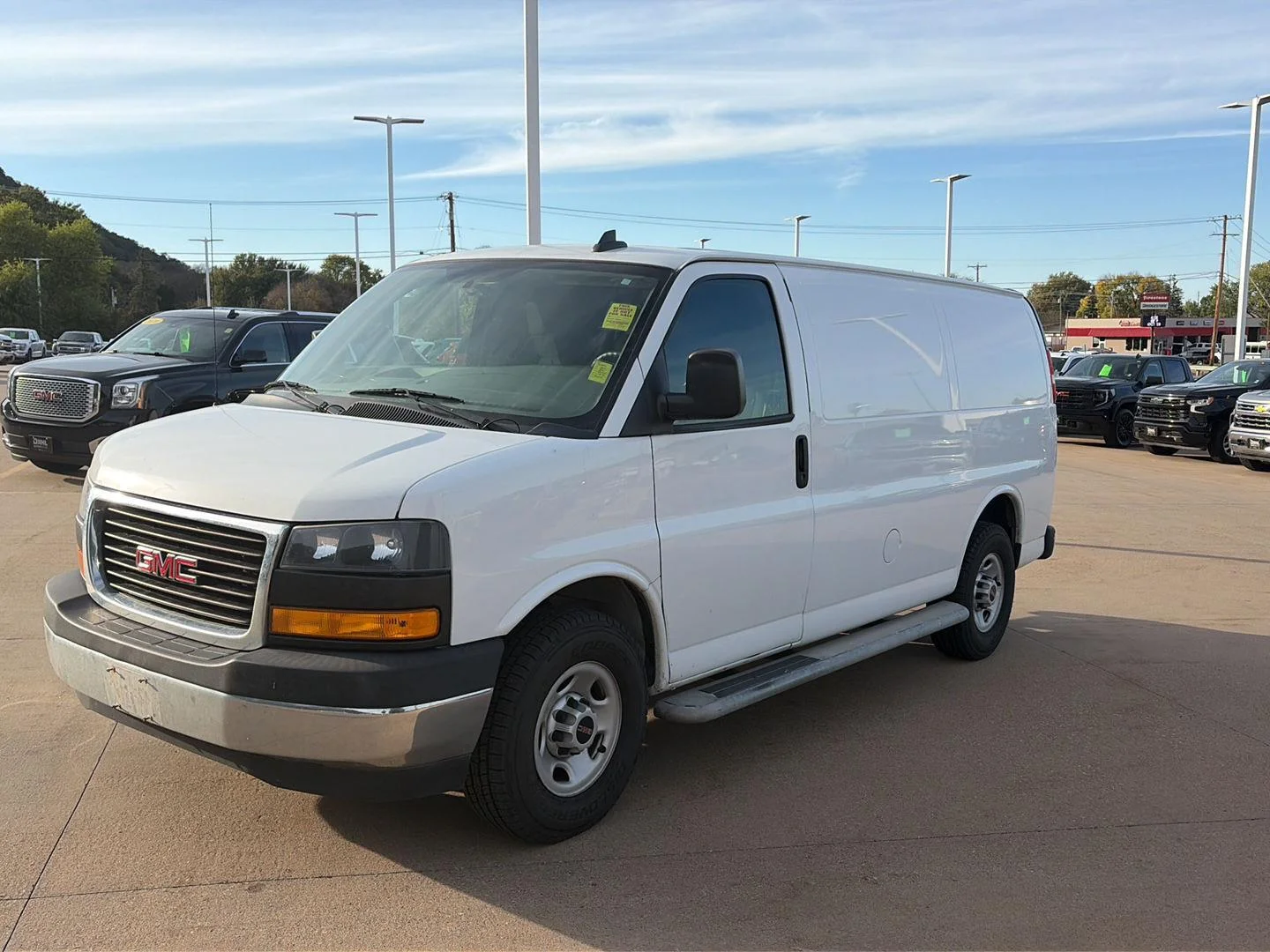 Used 2019 SUMMIT WHITE GMC VAN 2500 RWD 135" image 7