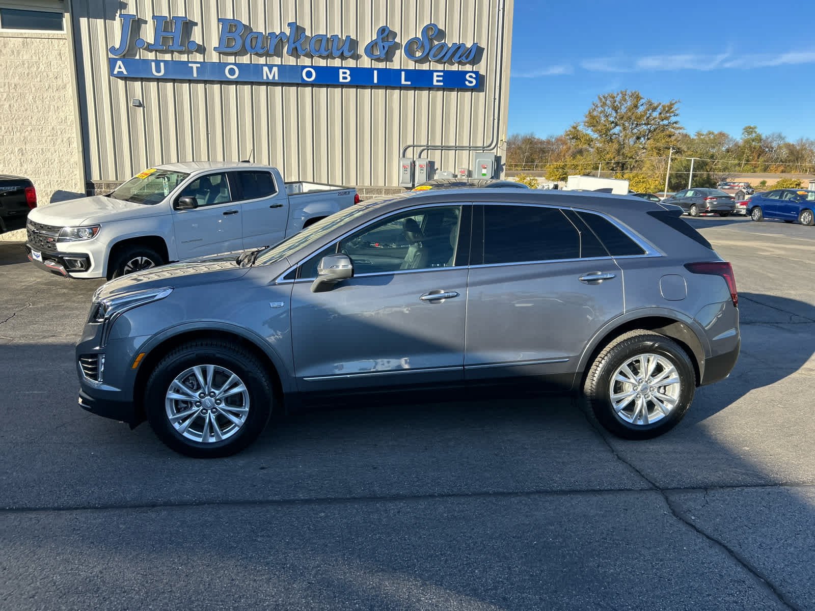 2022 Cadillac XT5 Luxury photo 2