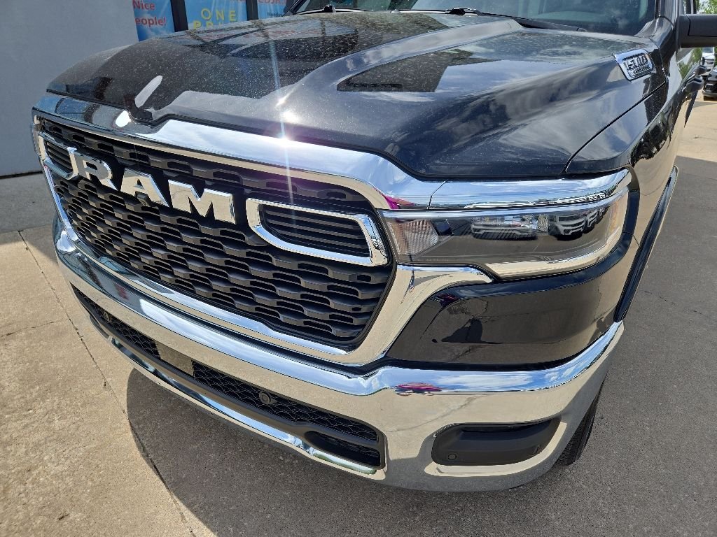 New 2026 Diamond Black Crystal Pearl-Coat Exterior Paint RAM Big Horn/Lone Star image 17