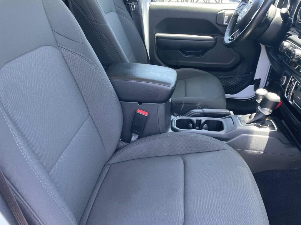 Used 2022 White Jeep Sport image 28