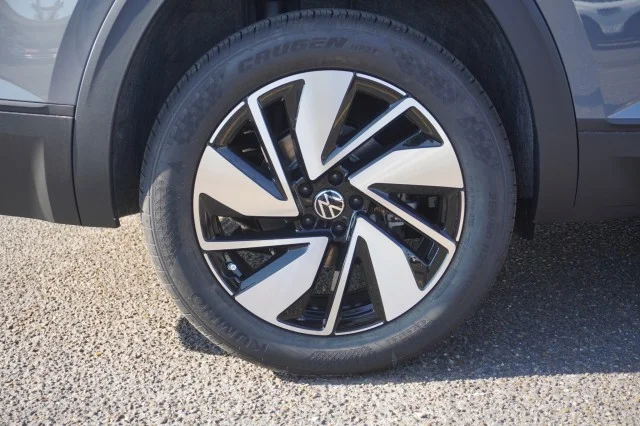 New 2026 Pure Gray Volkswagen 2.0T SE w/Technology image 6