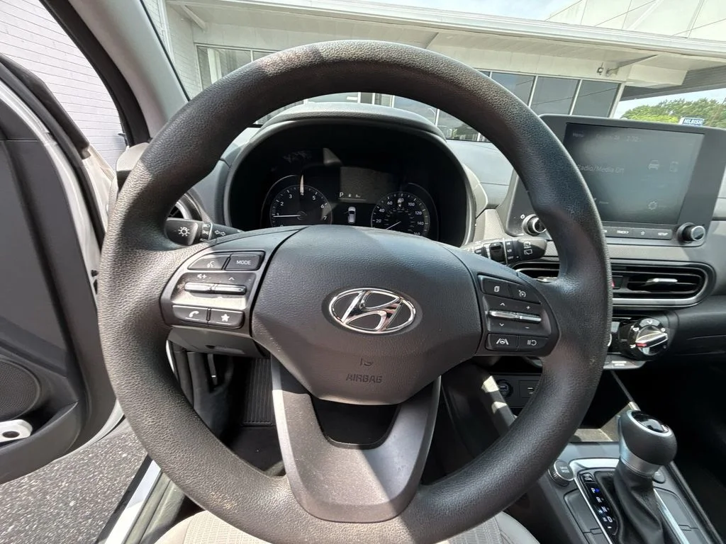 Used 2023 White Hyundai SEL image 11