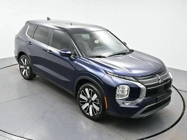 Used 2025 Cosmic Blue Met Mitsubishi SE image 31
