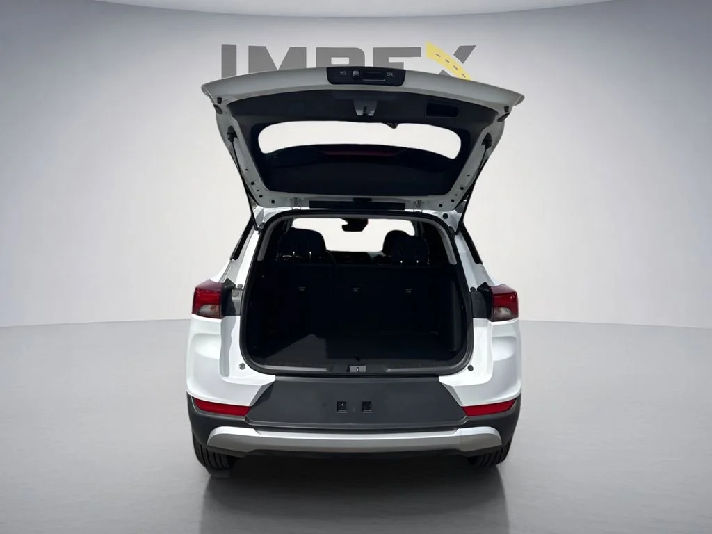 Used 2025 Summit White Chevrolet LT image 9