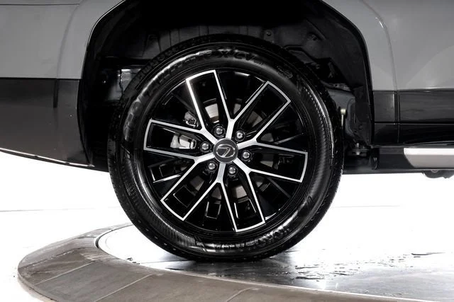 Used 2025 Incognito Lexus 550 Premium+ image 14