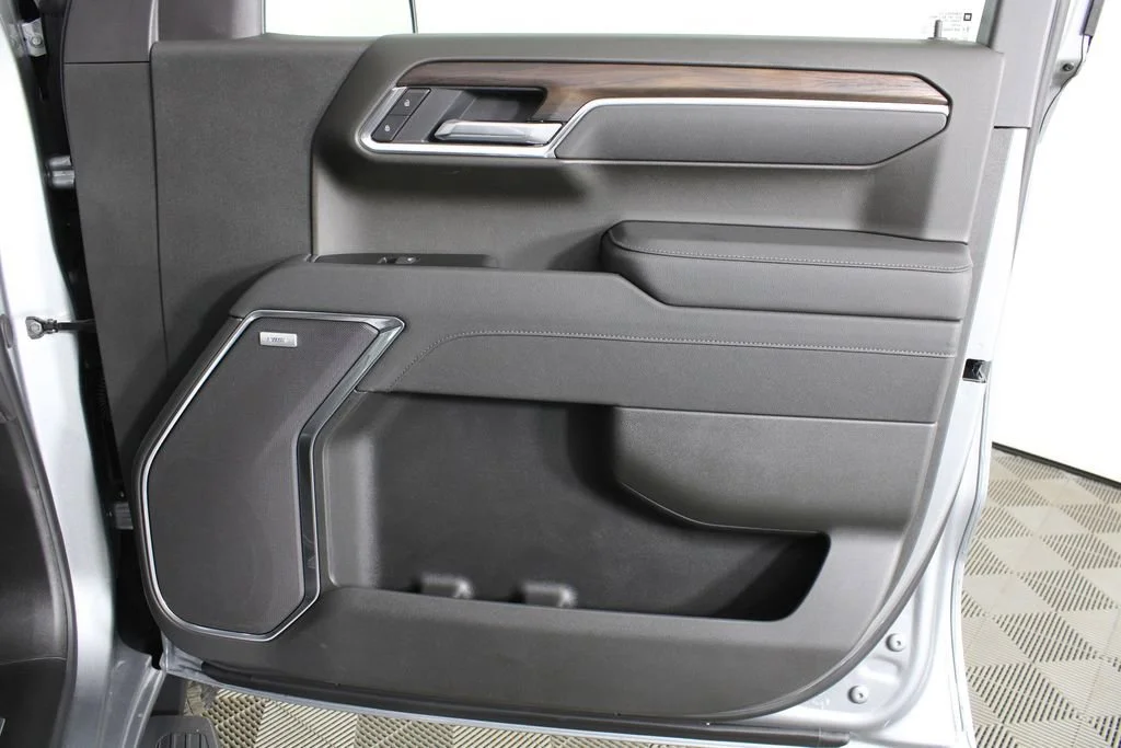 2026 GMC Sierra 1500 SLT - Photo 8