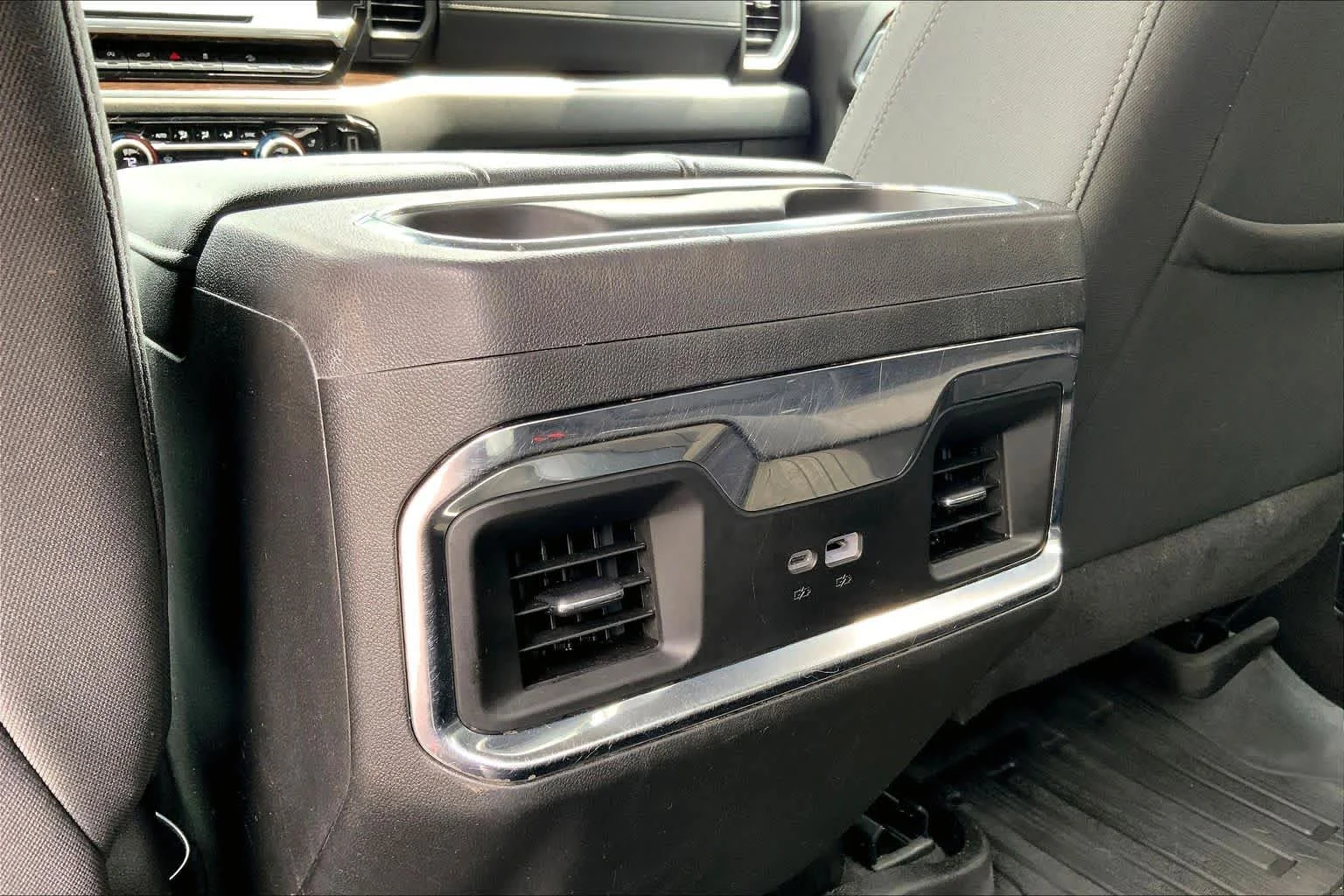Used 2024 Summit White GMC Elevation image 35