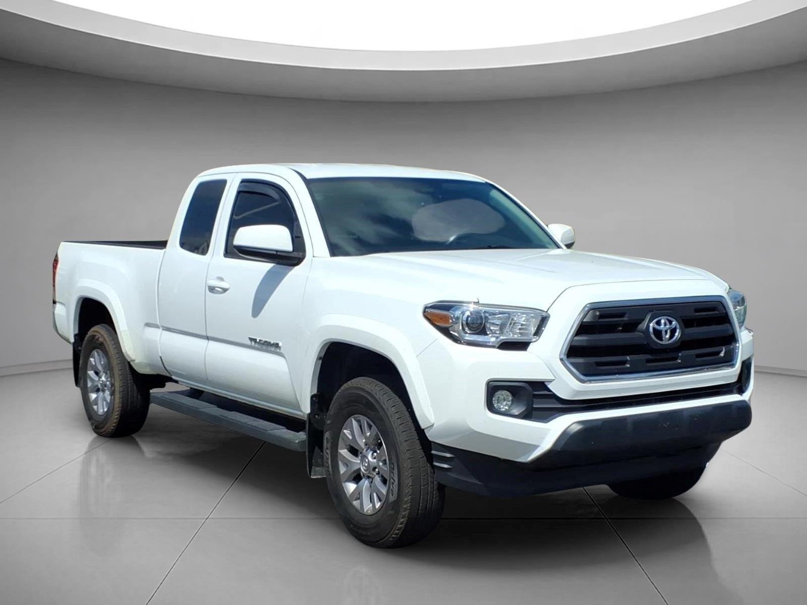 Used 2017  Toyota SR image 1