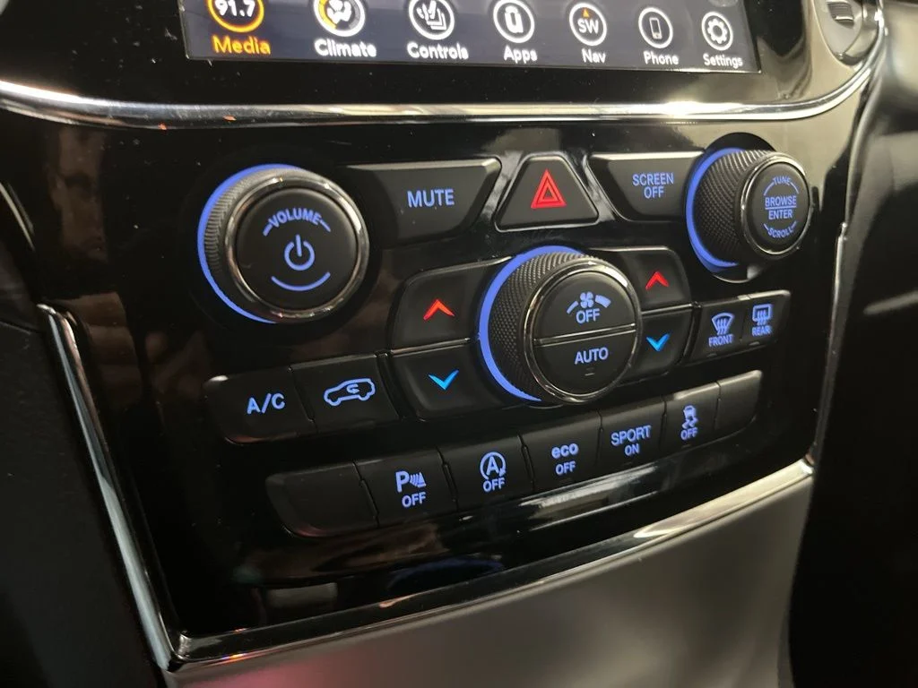 Used 2019 Billet Silver Metallic Clearcoat Jeep Altitude image 16