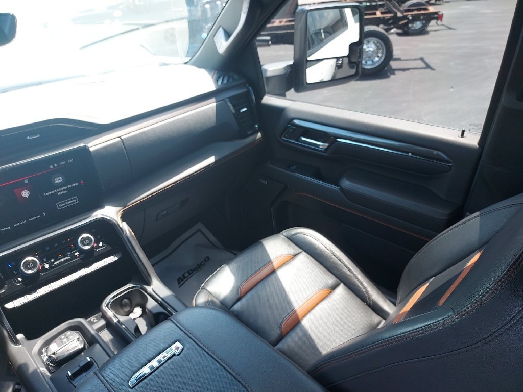 Used 2024 White GMC AT4 image 11