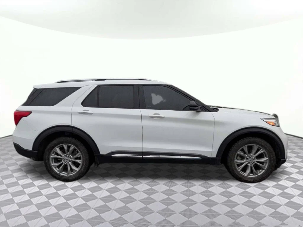 Certified Used 2023 Oxford White Ford Limited image 2