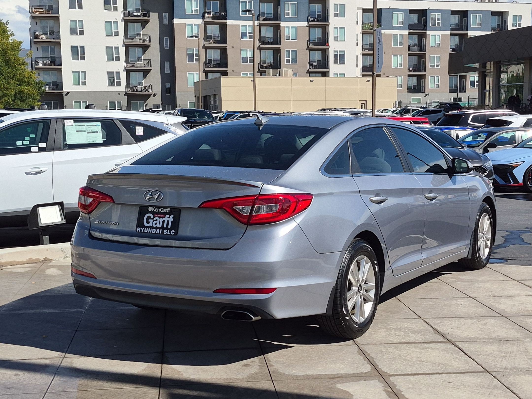 Used 2015 Shale Gray Metallic Hyundai 2.4L SE image 3