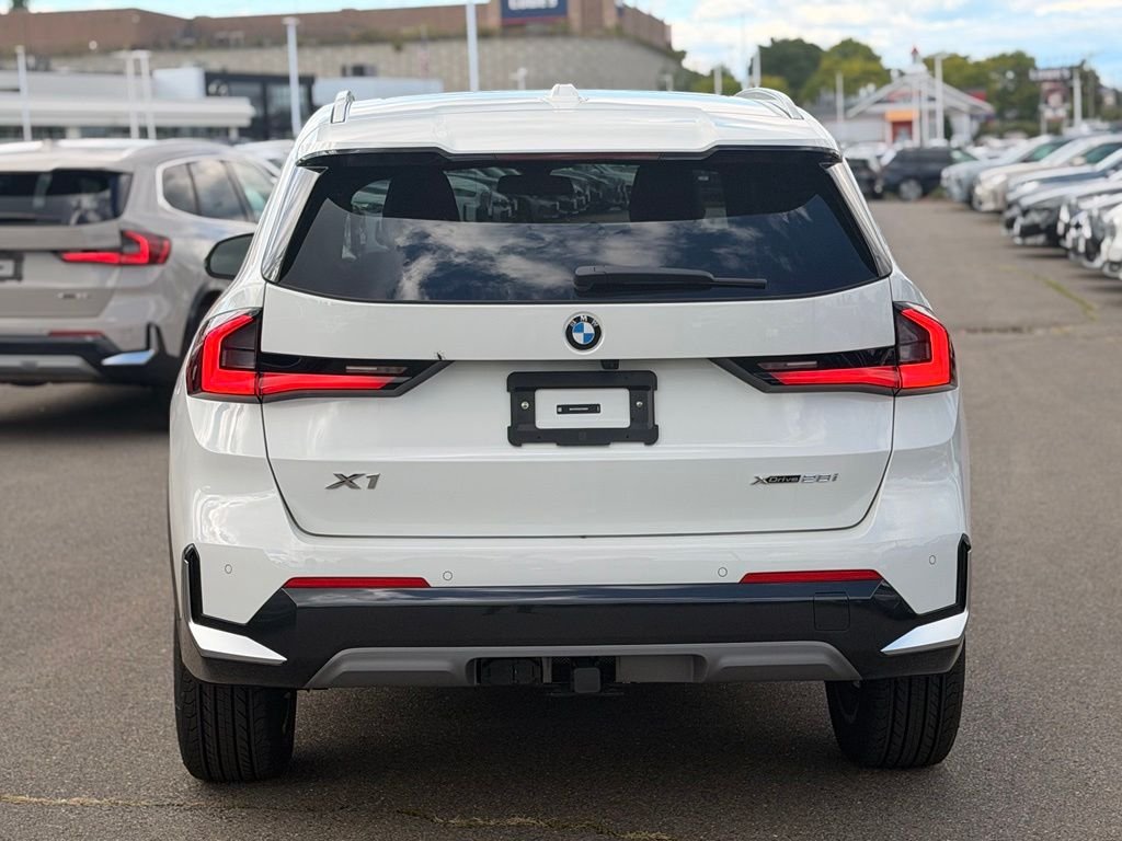 New 2027 Alpine White BMW xDrive28i image 4