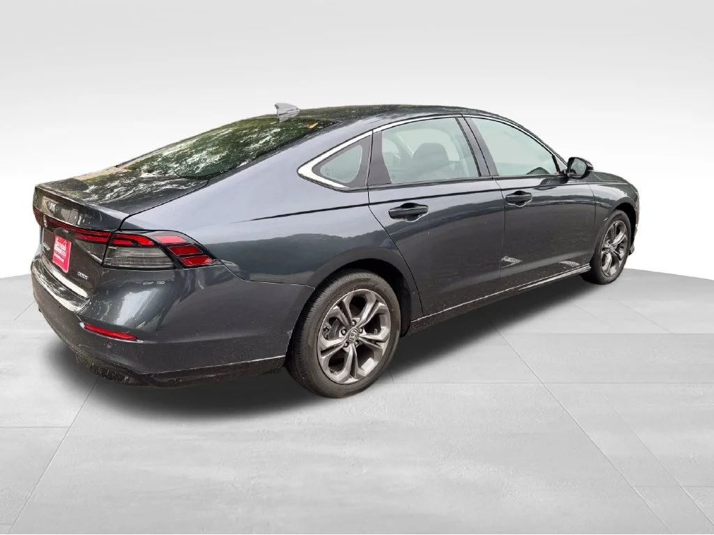 Used 2023  Honda EX-L image 5