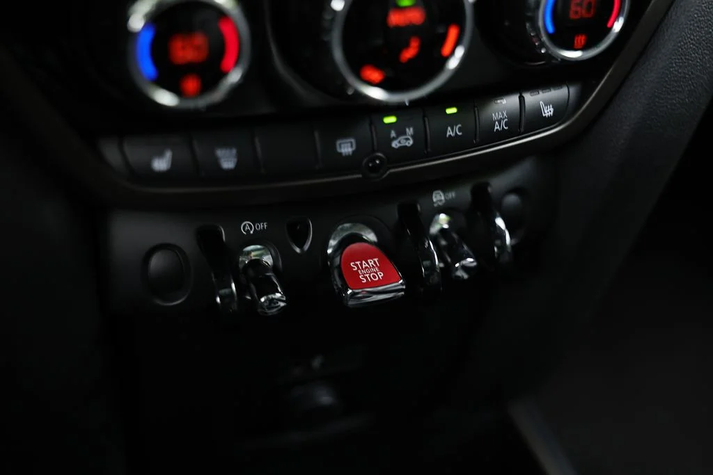 Used 2022 Chili Red MINI Signature image 37