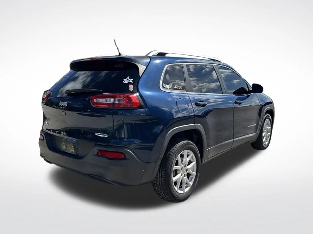 Certified Used 2018 Patriot Blue Pearlcoat Jeep Latitude image 5