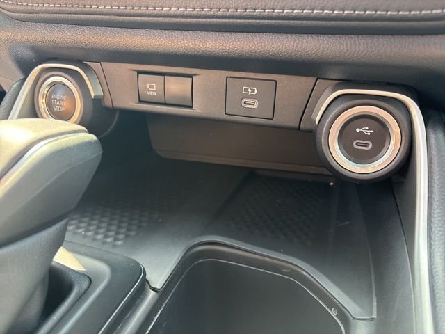 Used 2025 Beige Toyota Platinum image 19