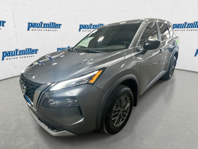 Used 2023 Gray Nissan S image 1