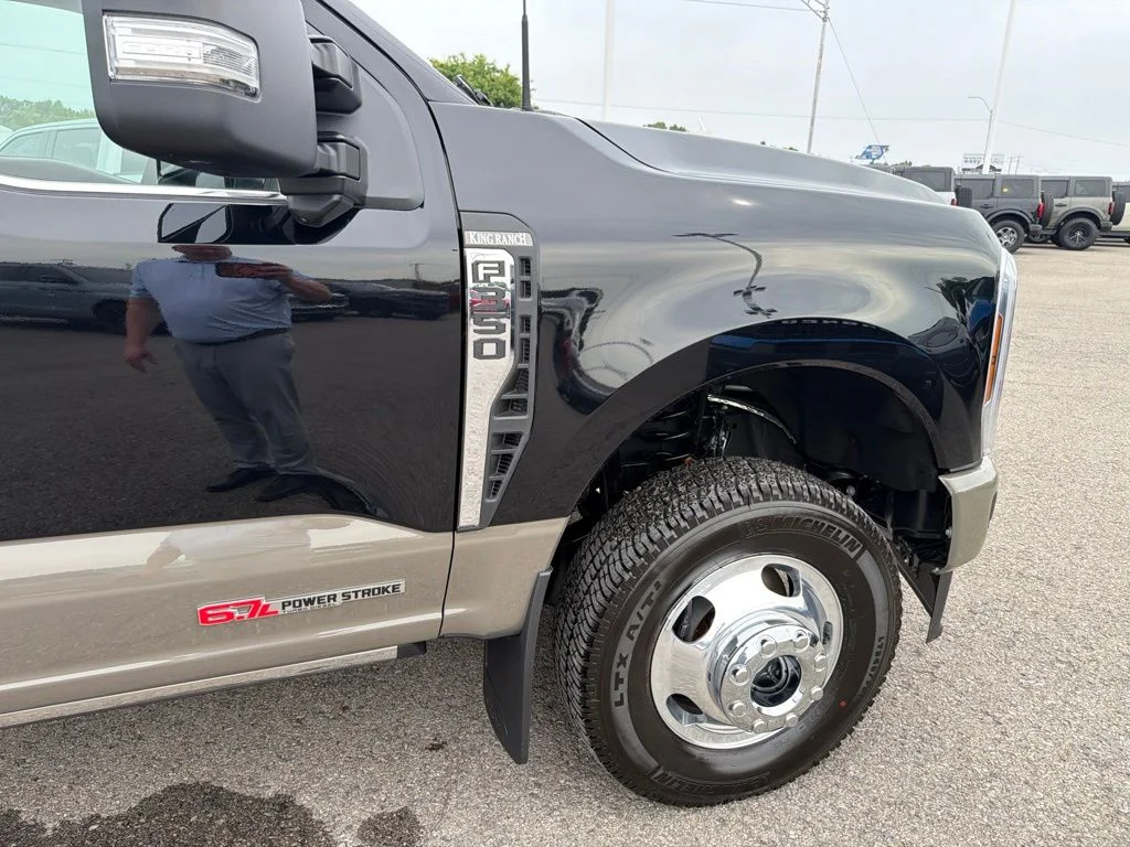 New 2026 Agate Black Metallic Ford King Ranch image 31