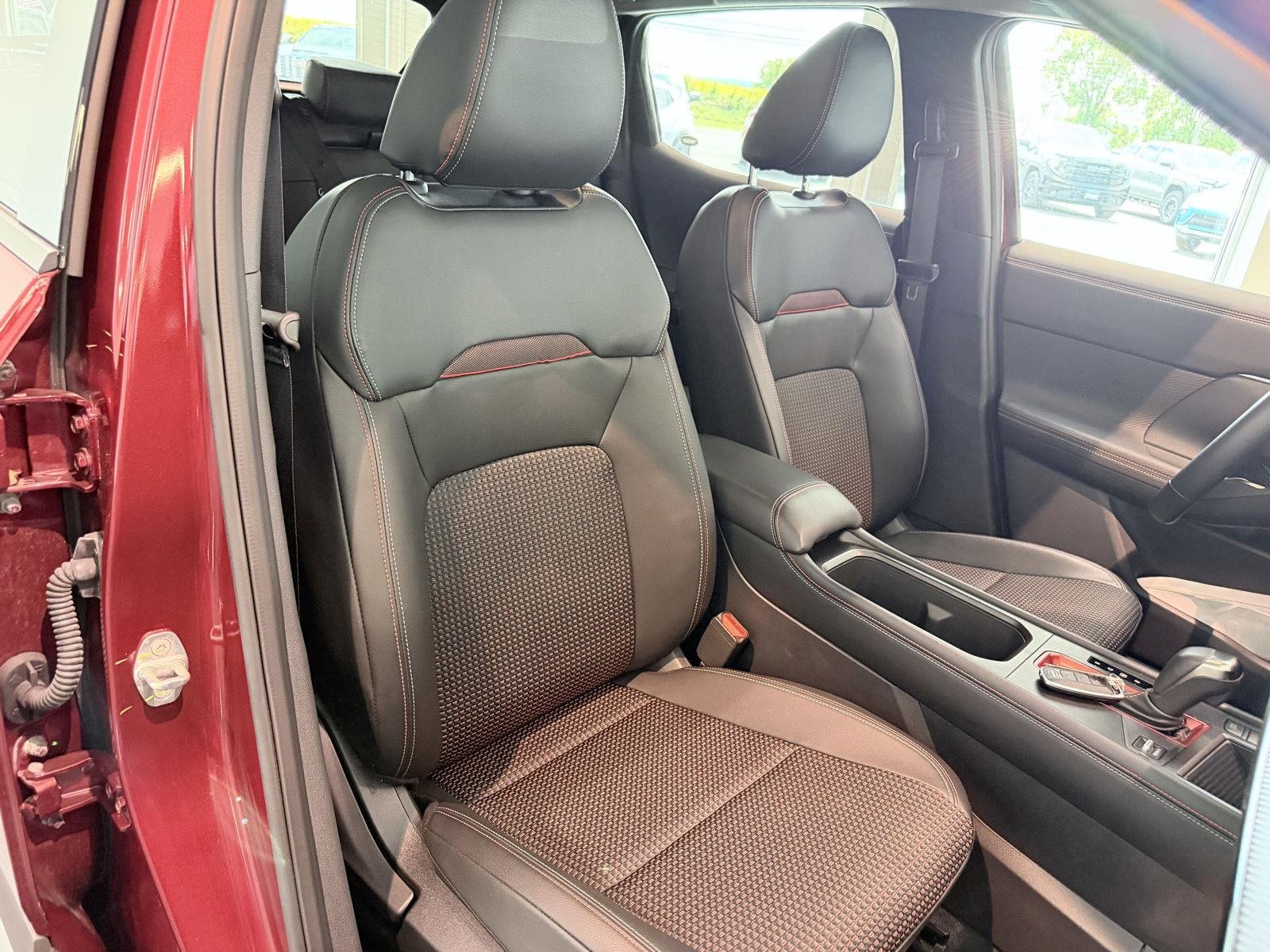 Used 2025 Scarlet Ember Tintcoat Nissan SR image 30