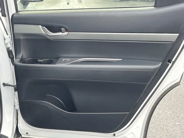 Used 2025 White Hyundai SEL image 19