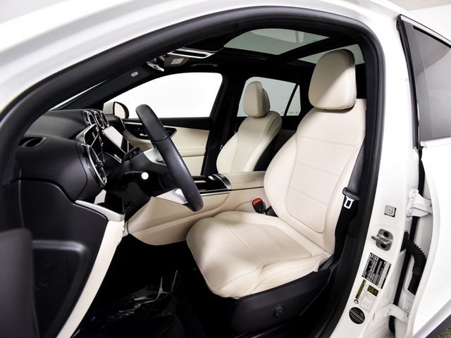 Certified Used 2025 White Mercedes-Benz GLC 300 image 4